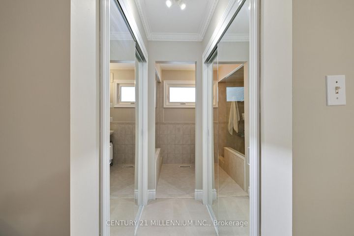 Photo 20 at 4 Marchmount Crescent, Central Park, Brampton