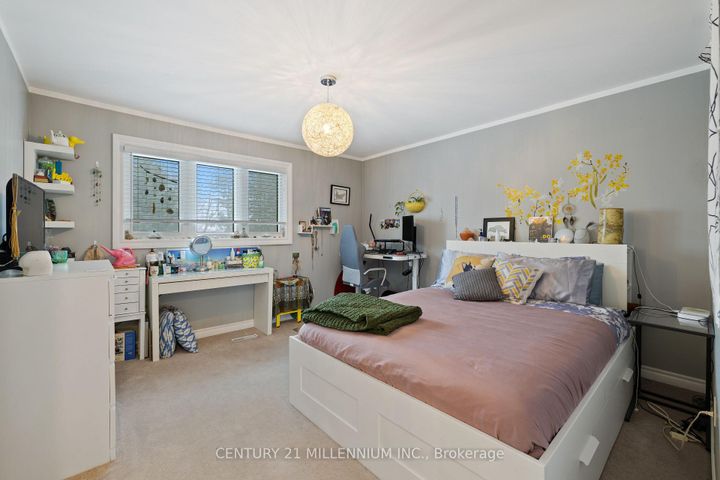 Photo 22 at 4 Marchmount Crescent, Central Park, Brampton