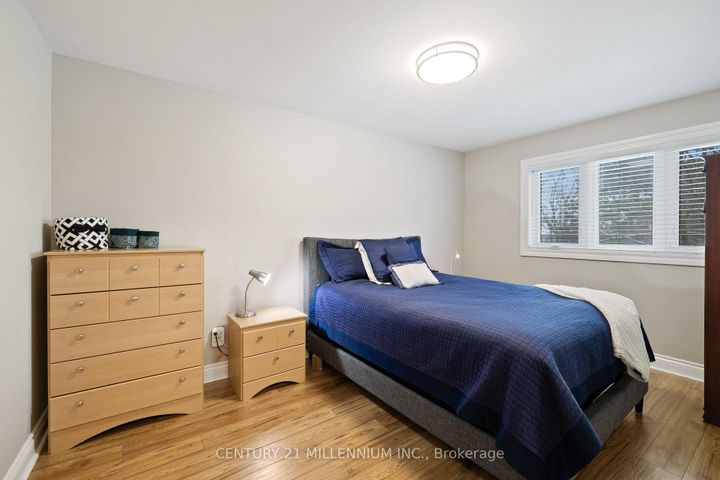 Photo 23 at 4 Marchmount Crescent, Central Park, Brampton