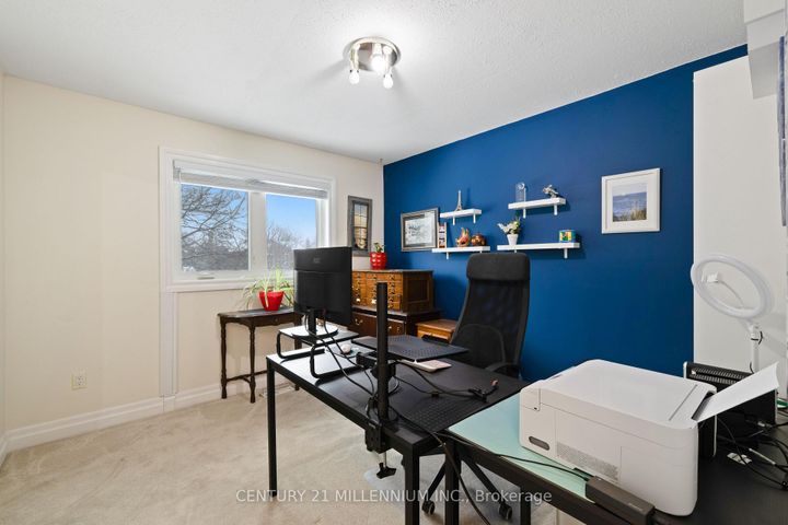 Photo 24 at 4 Marchmount Crescent, Central Park, Brampton