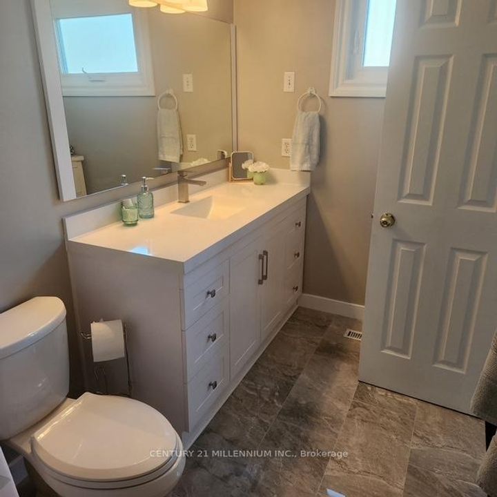 Photo 25 at 4 Marchmount Crescent, Central Park, Brampton