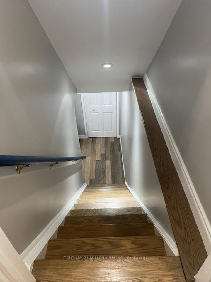 Photo 27 at 4 Marchmount Crescent, Central Park, Brampton