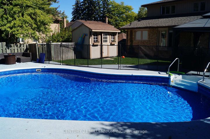 Photo 32 at 4 Marchmount Crescent, Central Park, Brampton