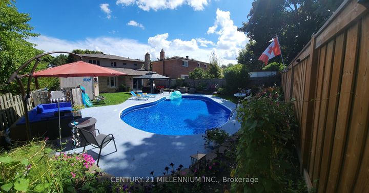 Photo 33 at 4 Marchmount Crescent, Central Park, Brampton