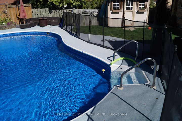 Photo 34 at 4 Marchmount Crescent, Central Park, Brampton