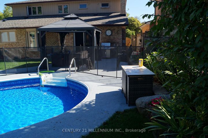 Photo 35 at 4 Marchmount Crescent, Central Park, Brampton