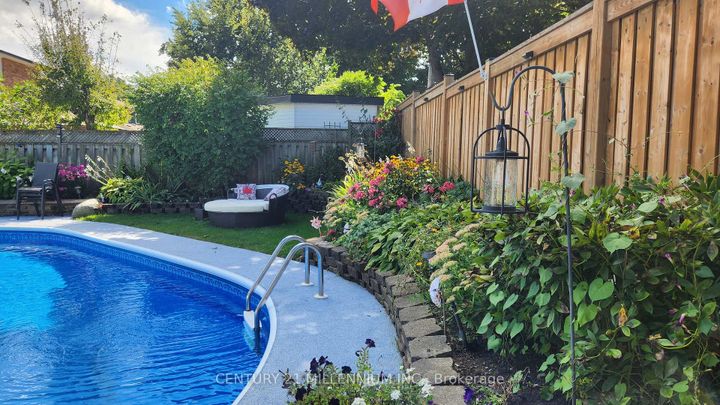 Photo 36 at 4 Marchmount Crescent, Central Park, Brampton