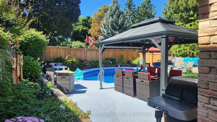 Photo 37 at 4 Marchmount Crescent, Central Park, Brampton