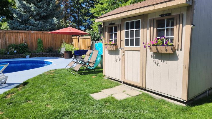 Photo 39 at 4 Marchmount Crescent, Central Park, Brampton