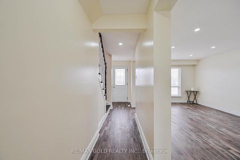 Photo 4 at 7755 Priory Crescent, Malton, Mississauga