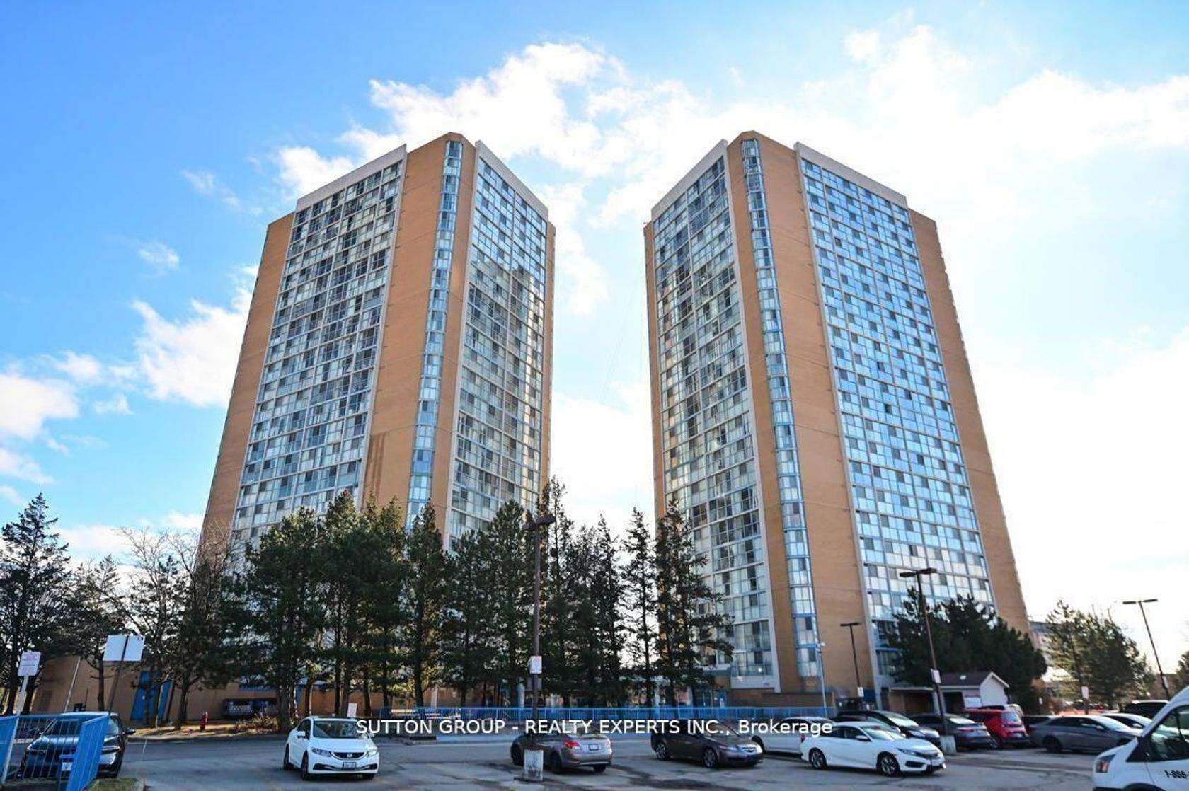 713 - 35 Trailwood Drive, Hurontario, Mississauga 