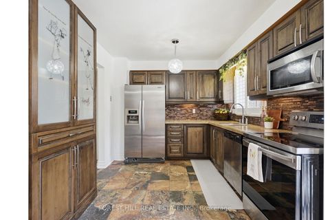 Photo 10 at 26 Laurel Valley Court, Glen Shields, Vaughan