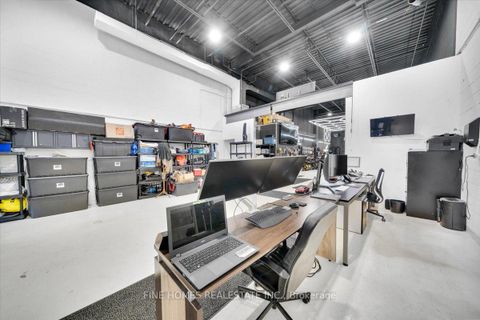 Photo 12 at 5 - 5235 Steeles Avenue W, Humber Summit, Toronto