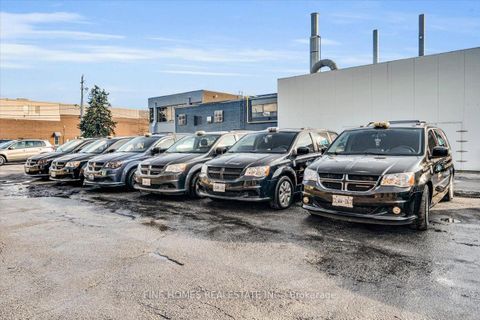 Photo 15 at 5 - 5235 Steeles Avenue W, Humber Summit, Toronto