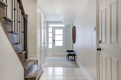 Photo 2 at 22 Lowther Avenue, Oak Ridges, Richmond Hill