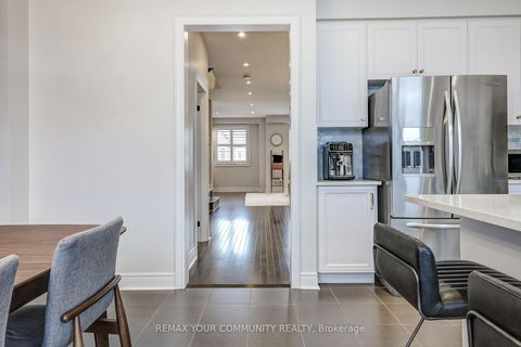 Photo 13 at 22 Lowther Avenue, Oak Ridges, Richmond Hill