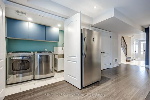 Photo 38 at 22 Lowther Avenue, Oak Ridges, Richmond Hill