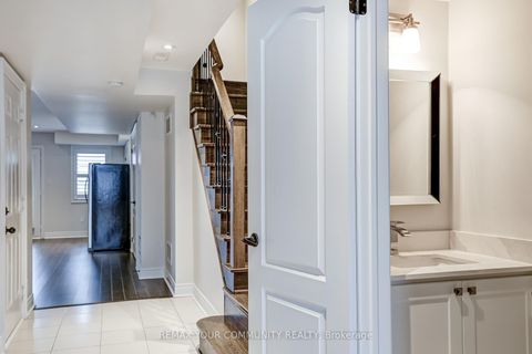 Photo 39 at 22 Lowther Avenue, Oak Ridges, Richmond Hill