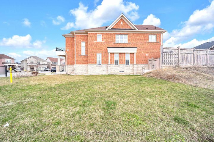 Photo 2 at 2 Timbercove Road, Credit Valley, Brampton