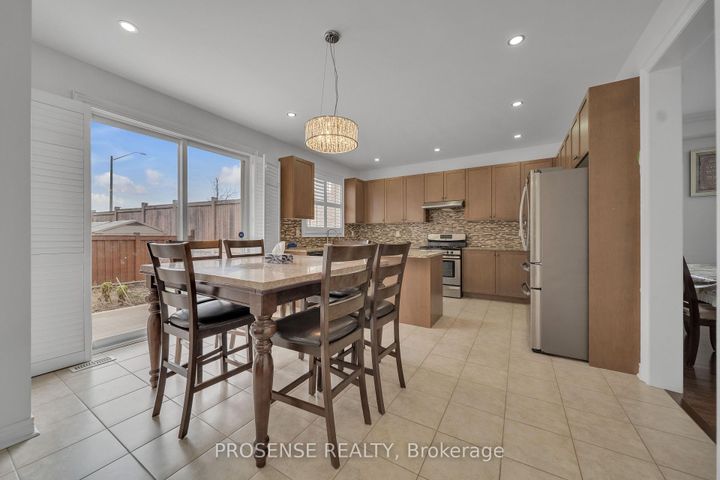 Photo 9 at 2 Timbercove Road, Credit Valley, Brampton
