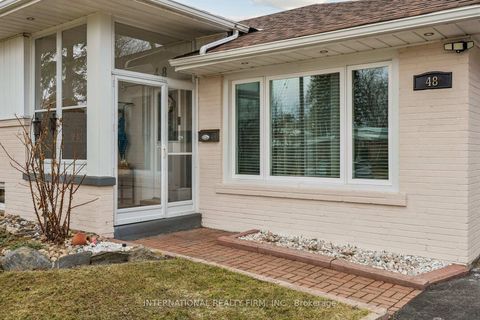 Photo 3 at 48 Holford Crescent, Sullivan, Toronto