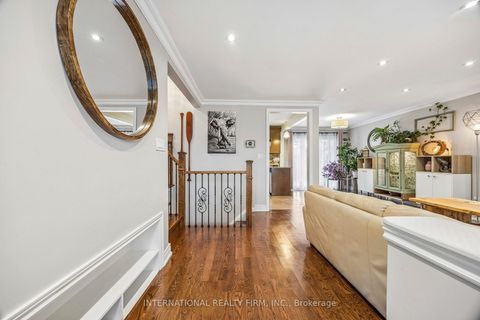 Photo 4 at 48 Holford Crescent, Sullivan, Toronto