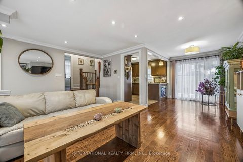 Photo 9 at 48 Holford Crescent, Sullivan, Toronto