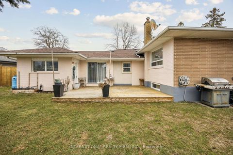 Photo 37 at 48 Holford Crescent, Sullivan, Toronto