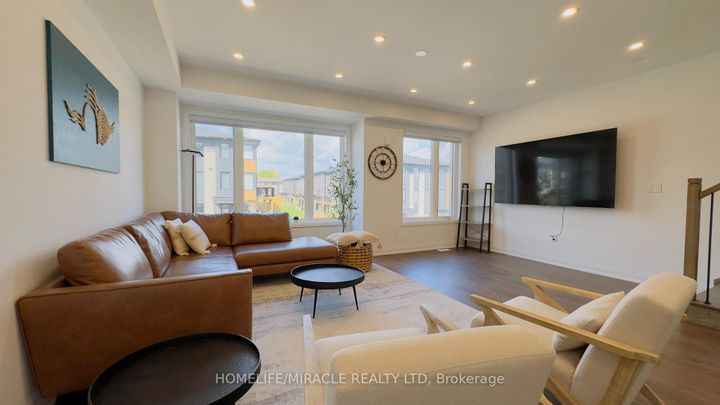 Photo 4 at 9 Briar Court, Georgetown, Halton Hills