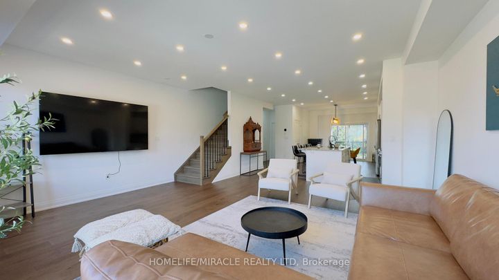 Photo 5 at 9 Briar Court, Georgetown, Halton Hills