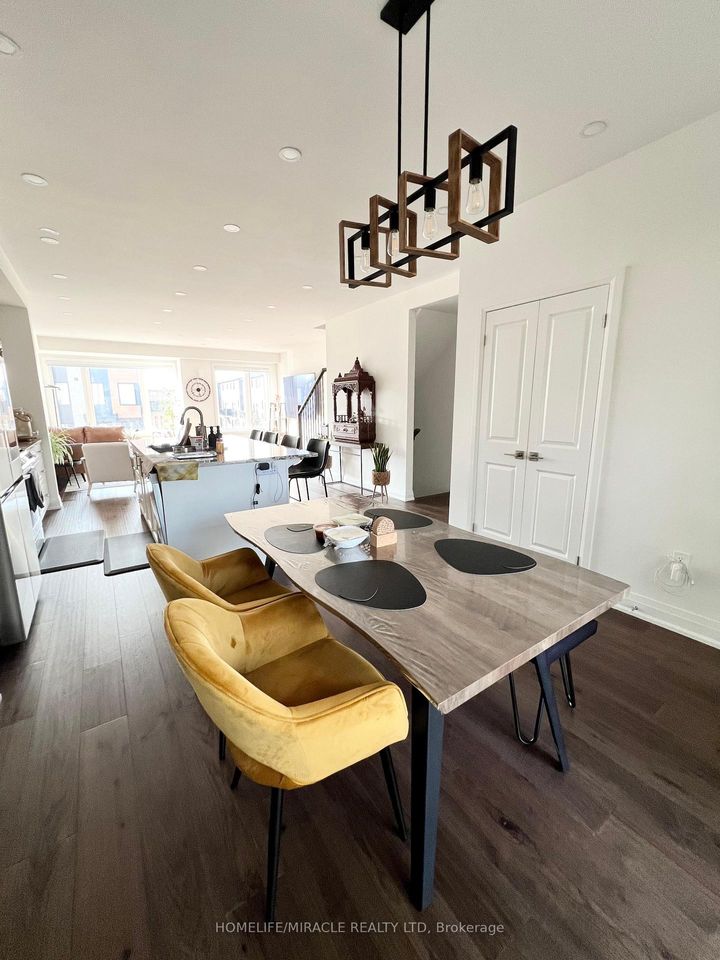 Photo 18 at 9 Briar Court, Georgetown, Halton Hills