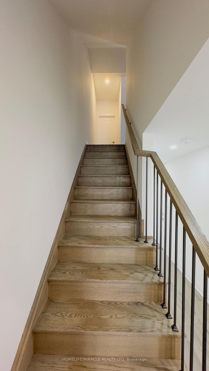 Photo 20 at 9 Briar Court, Georgetown, Halton Hills