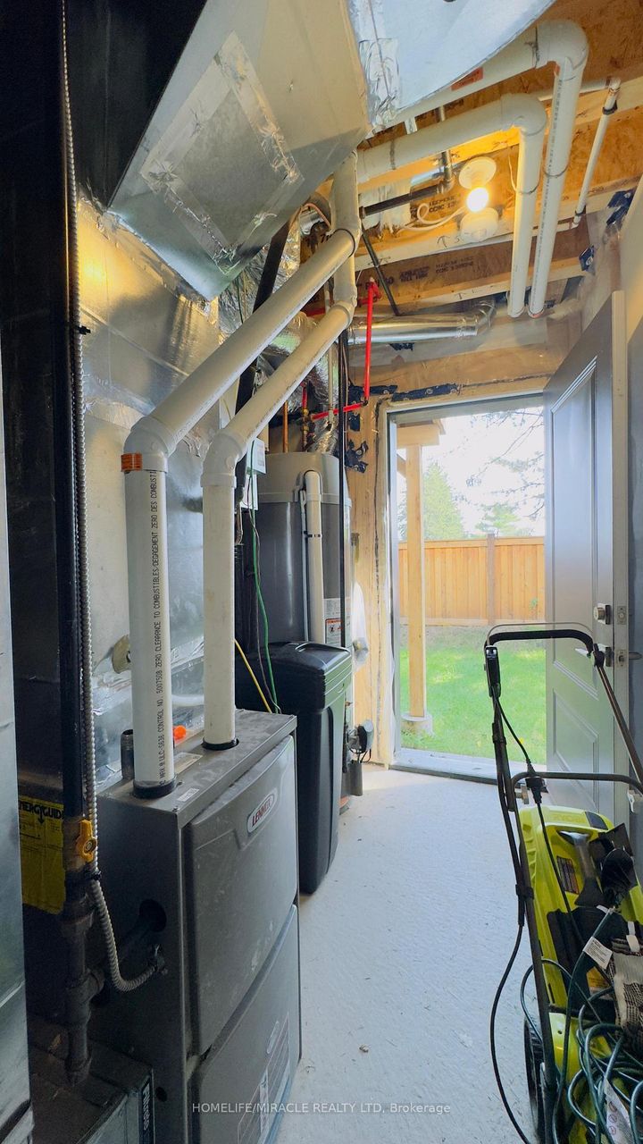 Photo 37 at 9 Briar Court, Georgetown, Halton Hills