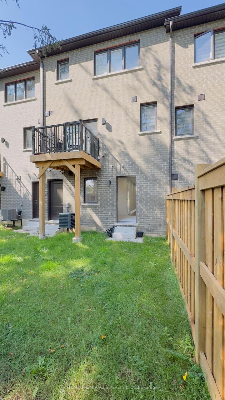 Photo 40 at 9 Briar Court, Georgetown, Halton Hills