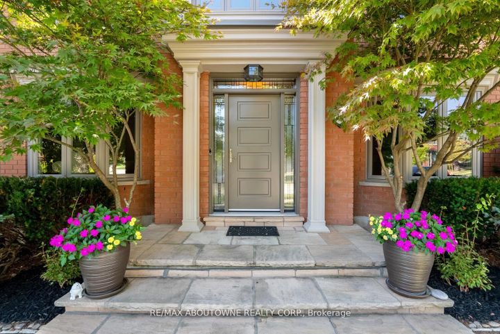 Photo 2 at 11 Morrison Creek Crescent, RO River Oaks, Oakville