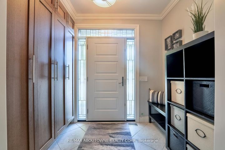 Photo 3 at 11 Morrison Creek Crescent, RO River Oaks, Oakville