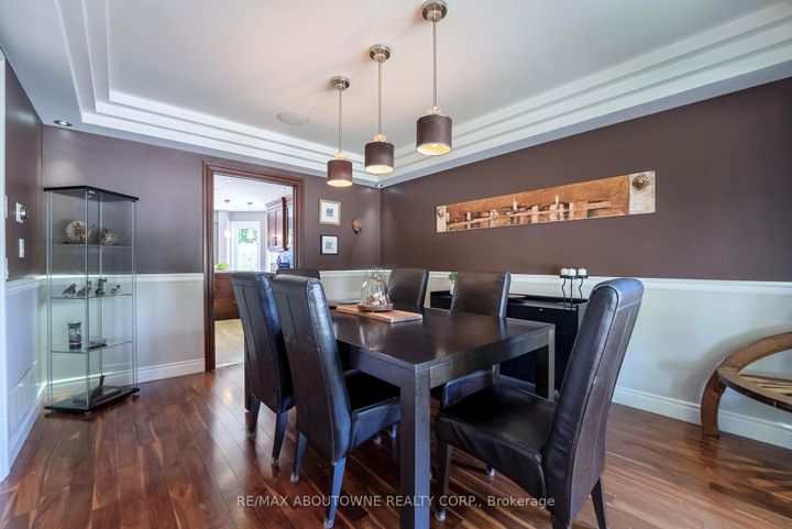 Photo 5 at 11 Morrison Creek Crescent, RO River Oaks, Oakville