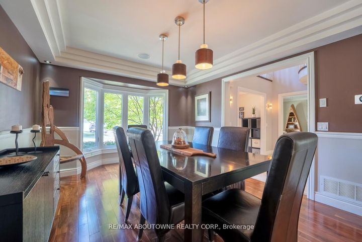 Photo 6 at 11 Morrison Creek Crescent, RO River Oaks, Oakville