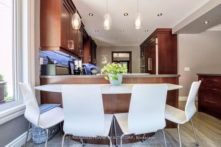 Photo 11 at 11 Morrison Creek Crescent, RO River Oaks, Oakville