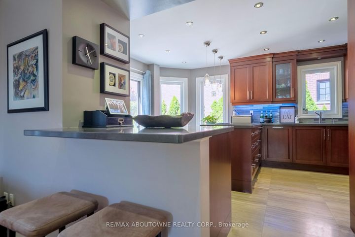 Photo 12 at 11 Morrison Creek Crescent, RO River Oaks, Oakville