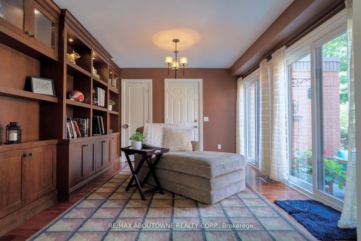 Photo 15 at 11 Morrison Creek Crescent, RO River Oaks, Oakville