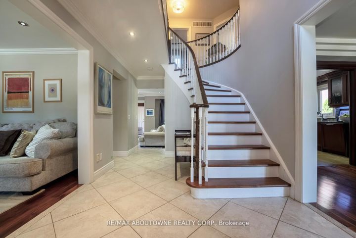 Photo 16 at 11 Morrison Creek Crescent, RO River Oaks, Oakville