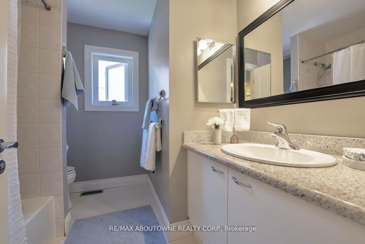 Photo 26 at 11 Morrison Creek Crescent, RO River Oaks, Oakville