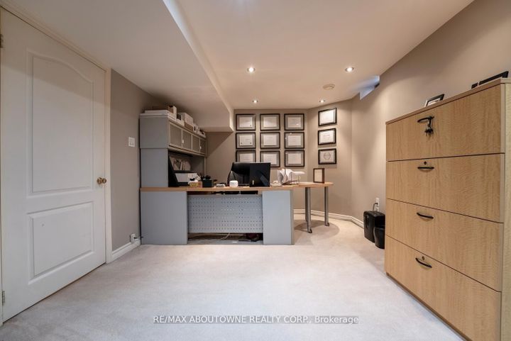 Photo 30 at 11 Morrison Creek Crescent, RO River Oaks, Oakville