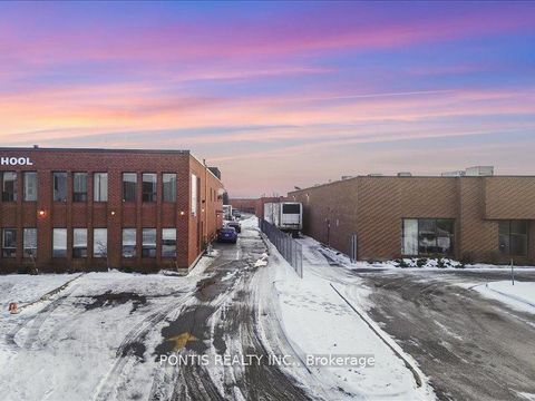 Photo 2 at 7 BRADWICK Drive, Concord, Vaughan