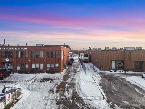 Photo 5 at 7 BRADWICK Drive, Concord, Vaughan