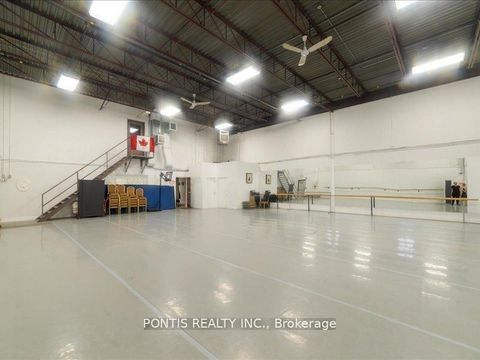 Photo 14 at 7 BRADWICK Drive, Concord, Vaughan