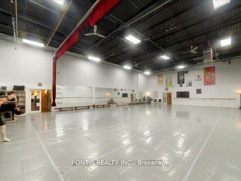 Photo 32 at 7 BRADWICK Drive, Concord, Vaughan