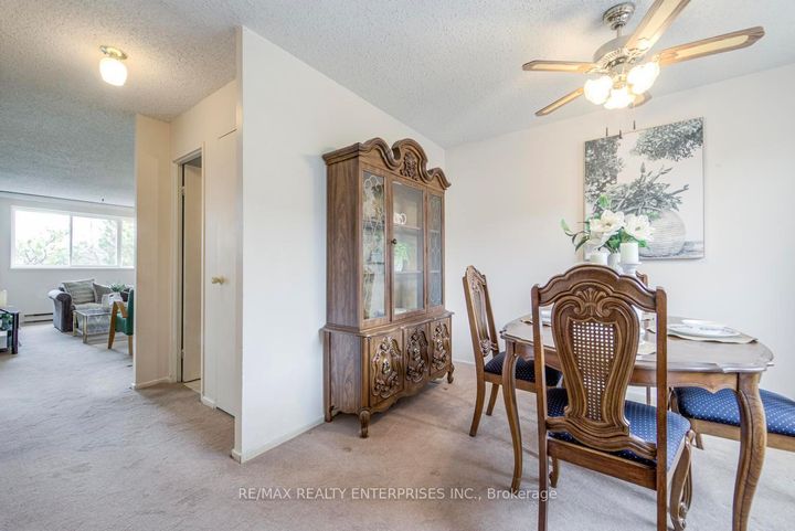 Photo 5 at 186 - 2170 Bromsgrove Road, Clarkson, Mississauga