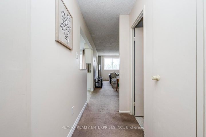 Photo 6 at 186 - 2170 Bromsgrove Road, Clarkson, Mississauga